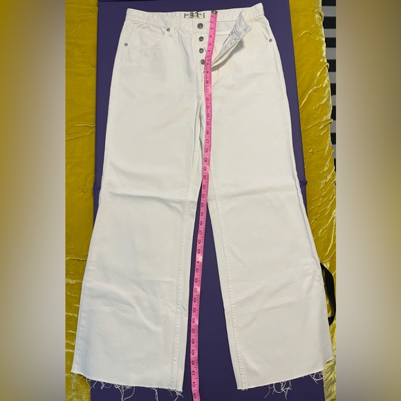 We the Free White Jeans Size 31 - Picture 1 of 4